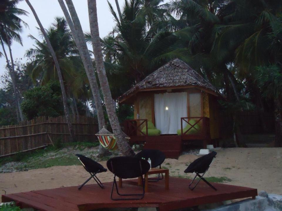 Simeulue Surflodges Lasikin Екстериор снимка