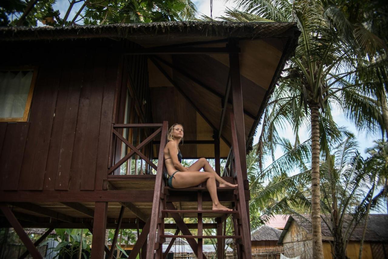 Simeulue Surflodges Lasikin Екстериор снимка